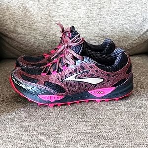 Women's 9.5 Brooks Cascadia Stabilty Trail Runner